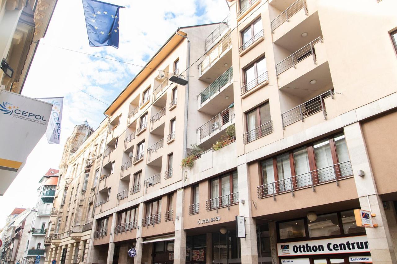 Momo Luxury Opera Apartment